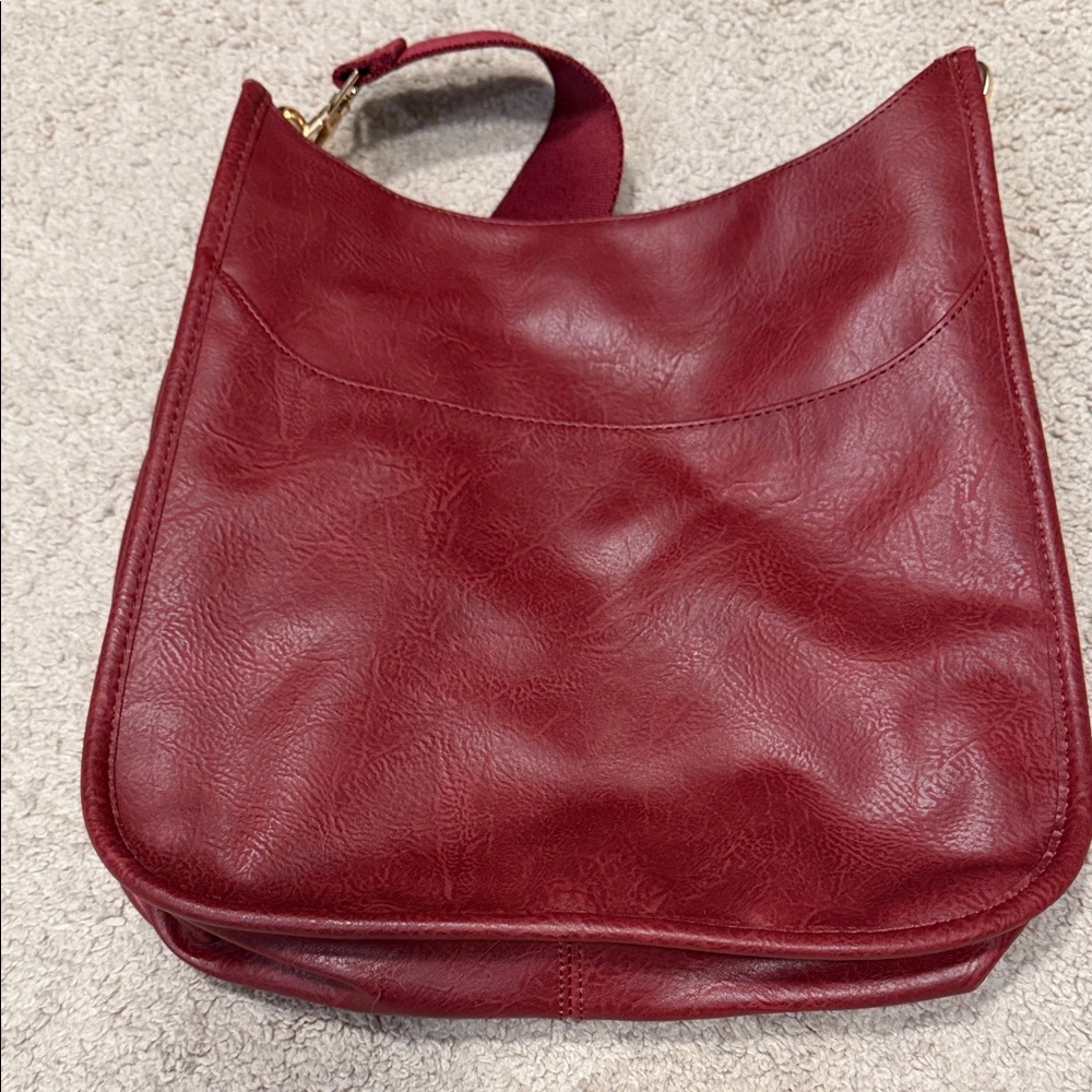 Chic Maroon Shoulder Bag - Picture 2 of 5